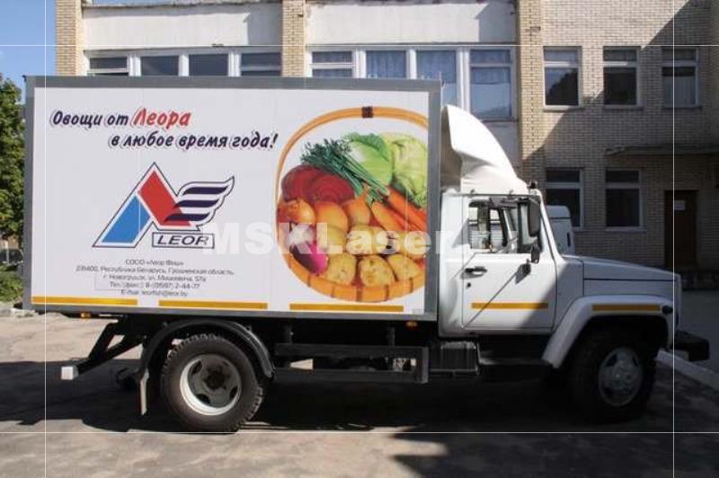 Автомобиль продукты. Продуктовая машина. Машина с продуктами. Грузовик с продуктами. Брендирование авто продукты питания.